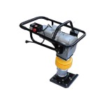 O compactador de Solo à Percussão SPET modelo RM80 foi especialmente projetado para atender as necessidades de preparação de pisos em obras, com ótimo desempenho em solos soltos e de cascalhos. Seu potente motor 3.000W permite a compactação de gran